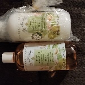 Crabtree & Evelyn Sweet Almond Oil shower set - Body Lotion & Shower Gel